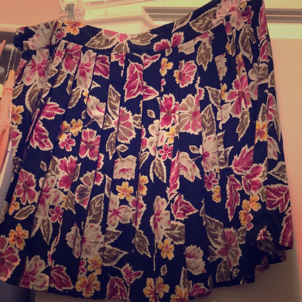 Floral pleated mini skirt